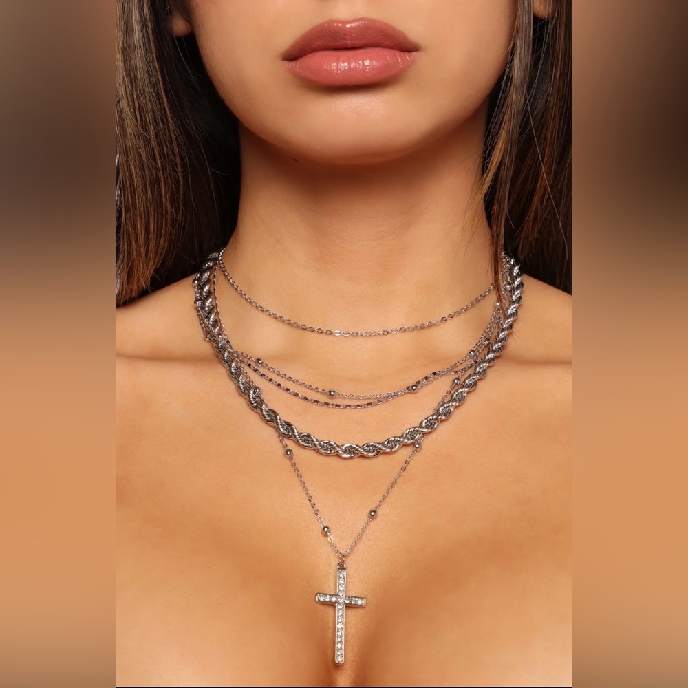 Protect The Throne Necklace Set - Silver